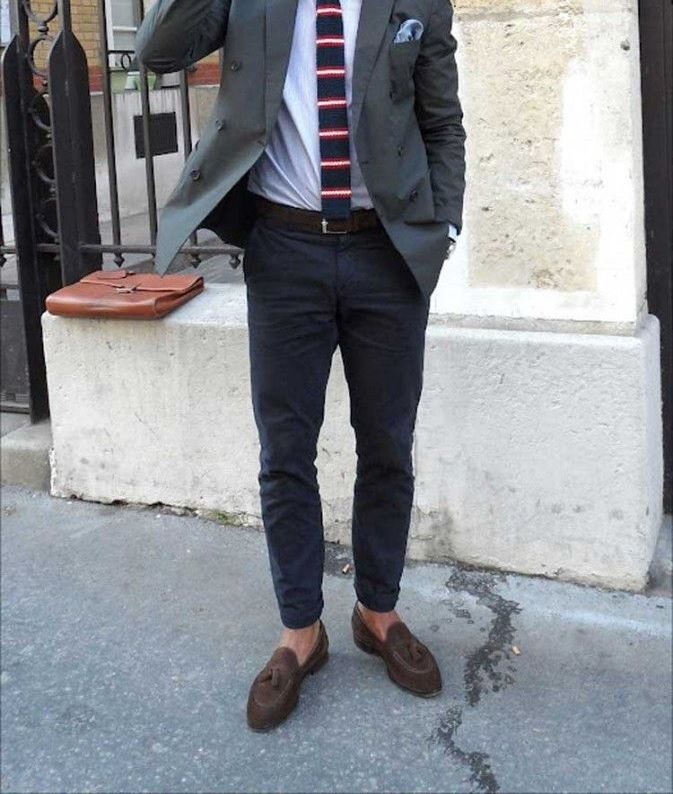 Мужские лоферы из замши хорошо сочетаются со слегка зауженными джинсами