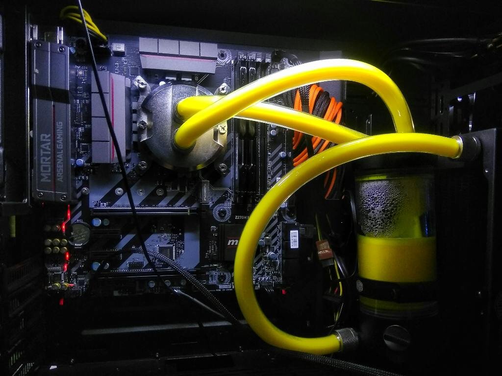 Источник фото: https://unsplash.com/photos/black-and-yellow-electronic-part-H5IIWPjpp4E