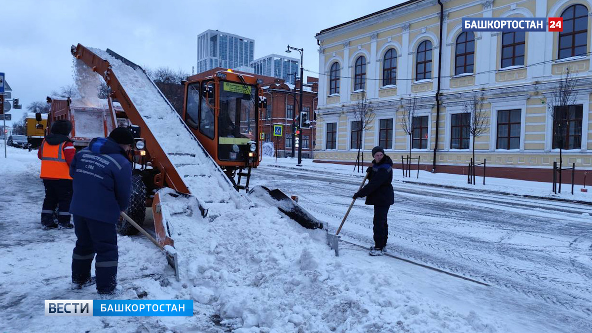    На уборку снега в Уфе 1 января выйдут 160 единиц спецтехники