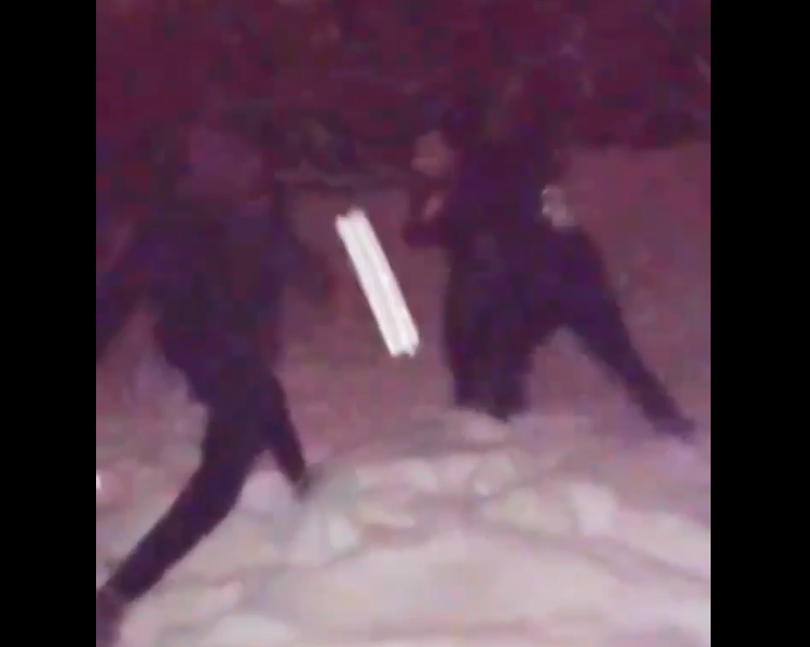 Путник. Обернулся назад. Уходящая девушка. Великий обернуться. Великий обернуться.