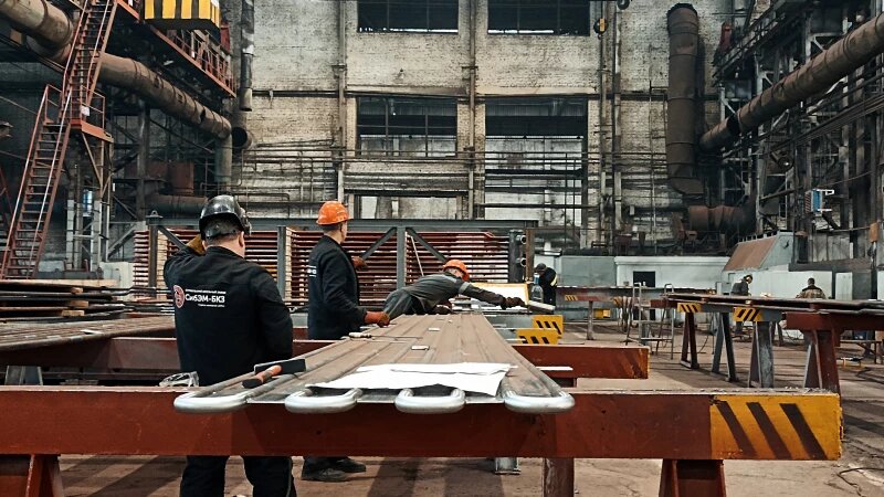     На заводе. Производство. Металлообработка. Софья Комарова