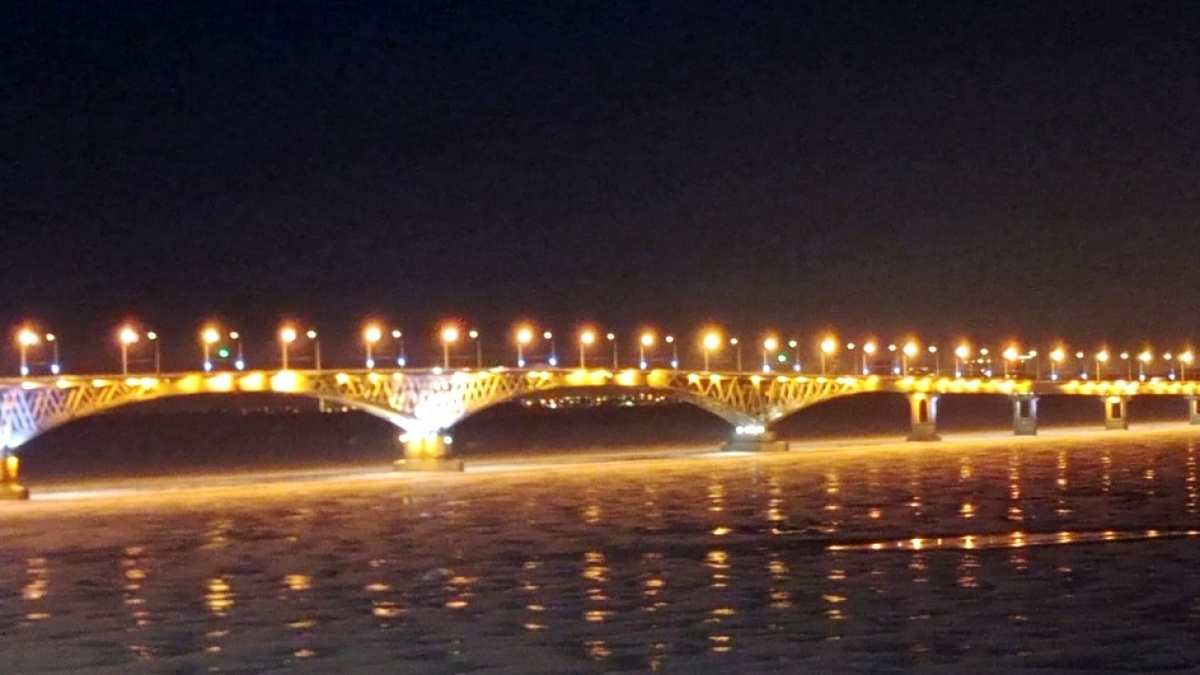    Власти прокомментировали «странный» свет на мосту Саратов-ЭнгельсНовости Саратова и области – Сетевое издание «Репортер64»