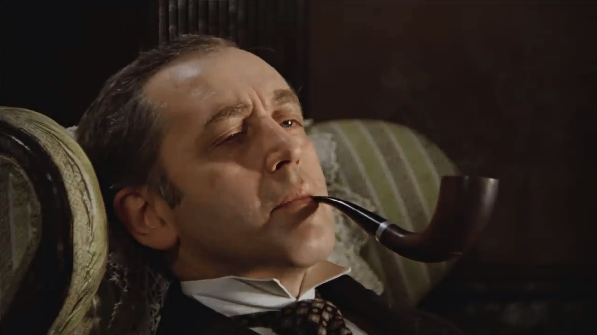 Даже трубку Холмса можно рассматривать и наслаждаться её видом👍