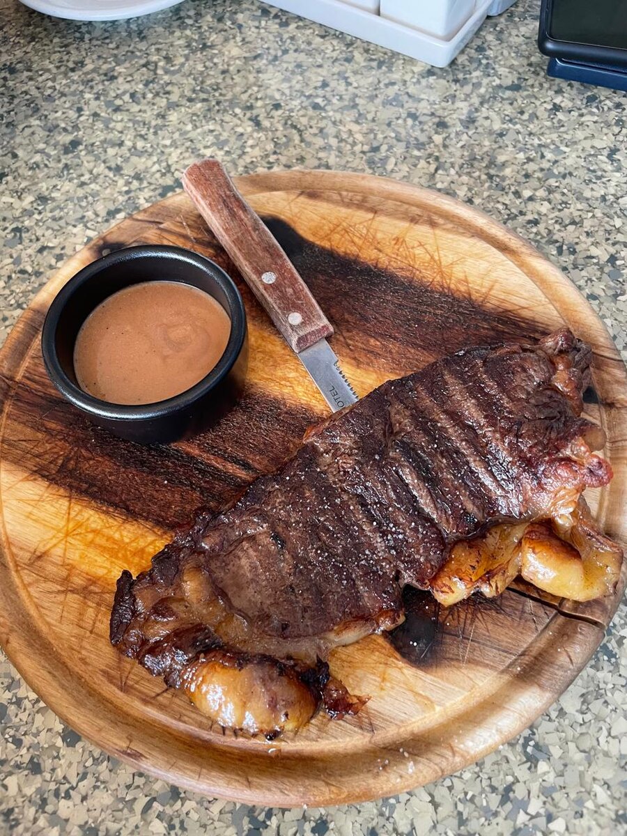 Стейк в Nicepricecafe © "Покажу Москву"