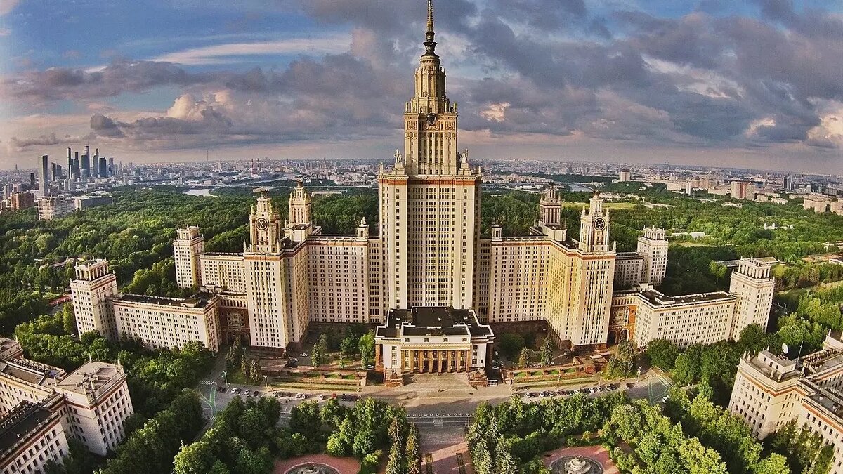 МГУ имени М. В. Ломоносова.. Фото: Википедия