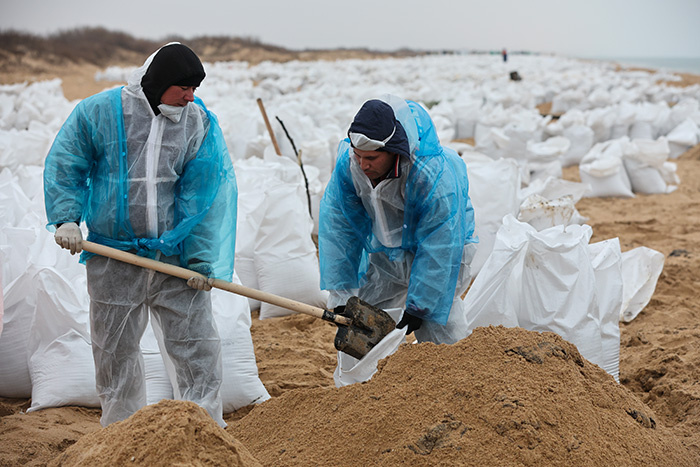 Уборка пляжа в Анапе