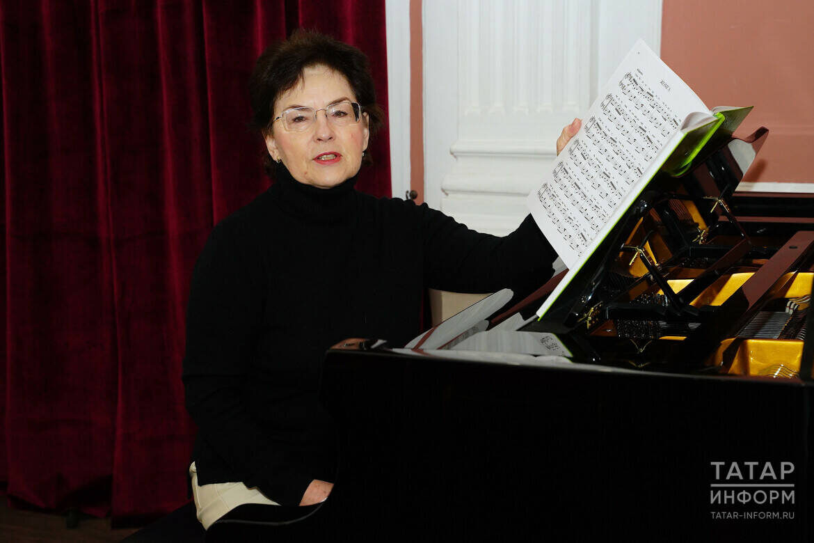 ​Резеда Ахиярова: «Уверена, любой человек перед тем, как зайти в зрительный или в концертный зал, должен, да просто обязан отключить звук телефона». Фото: © Абдул Фархан / «Татар-информ»