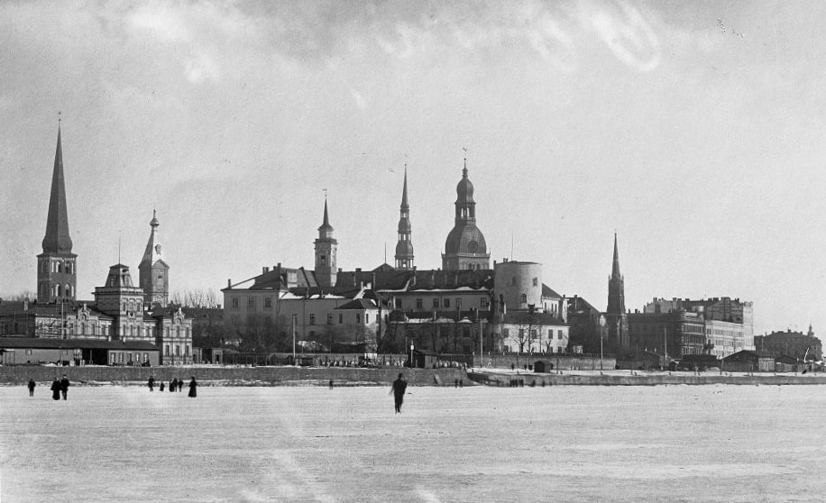 Вид на Ригу с замёрзшей Двины, фото начала XX века