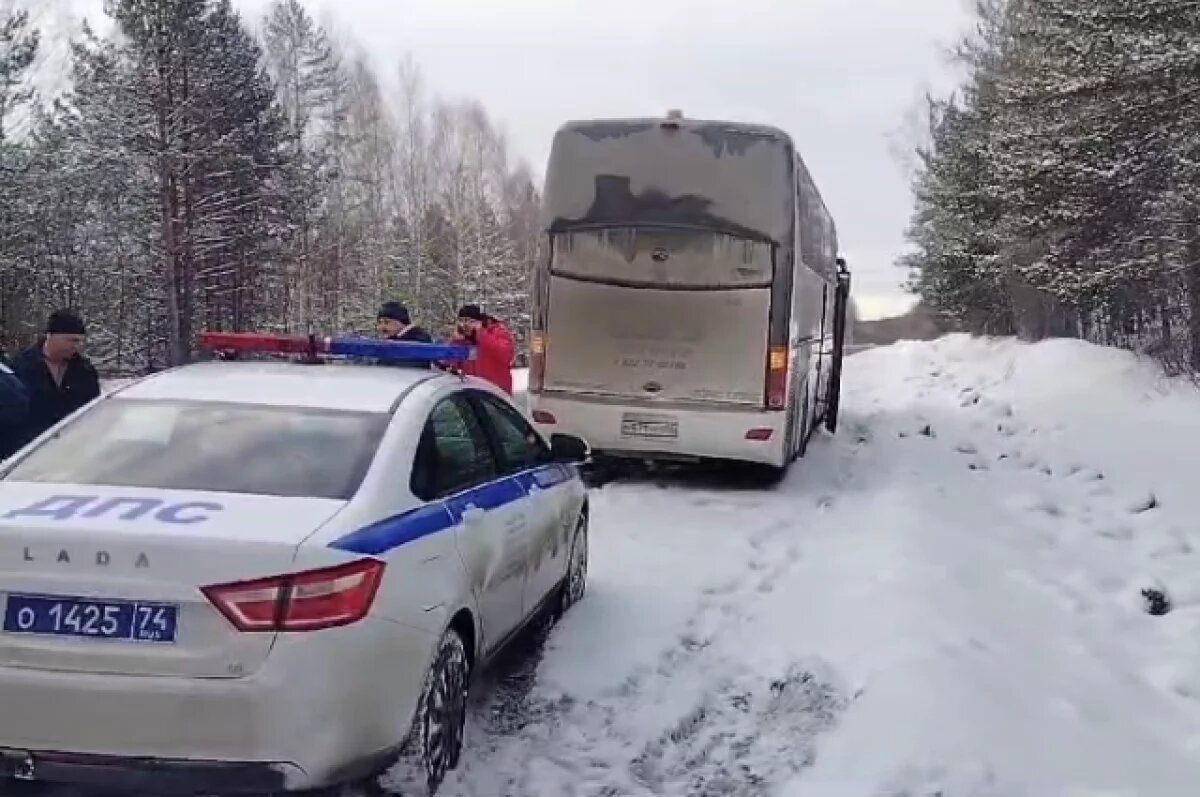    Автобус с пассажирами сломался на трассе М-5 в Челябинской области