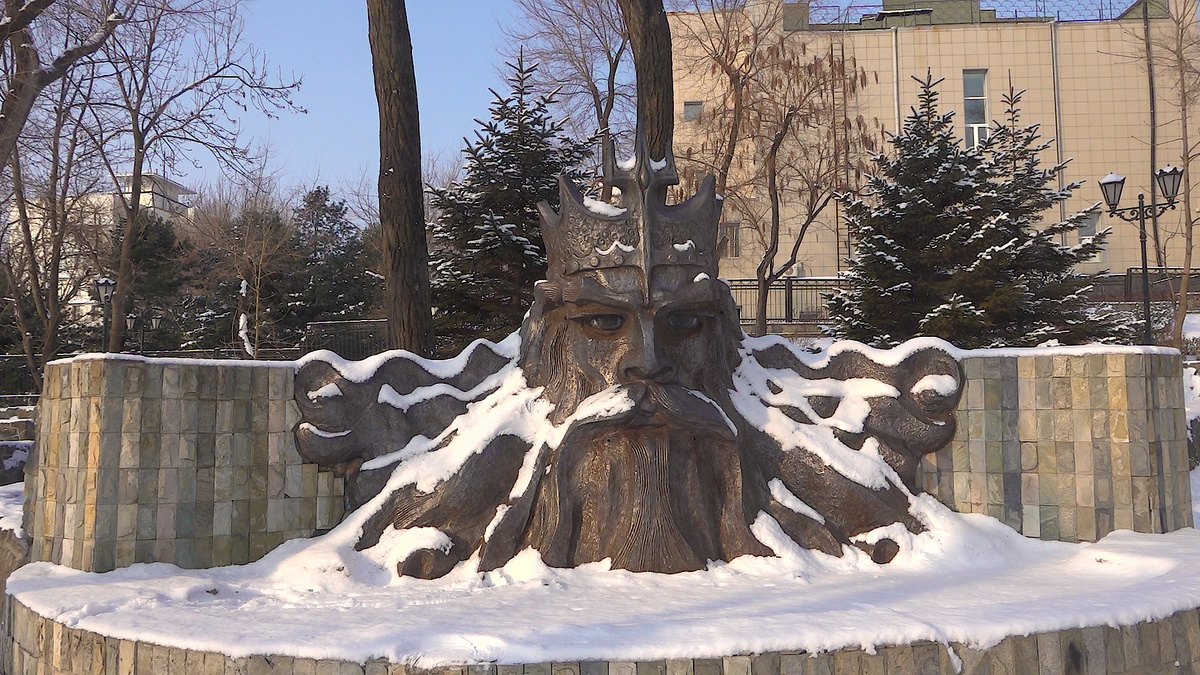 Скульптура Владыки морей-Нептуна (в СССР это был фонтан-НЕПТУН)