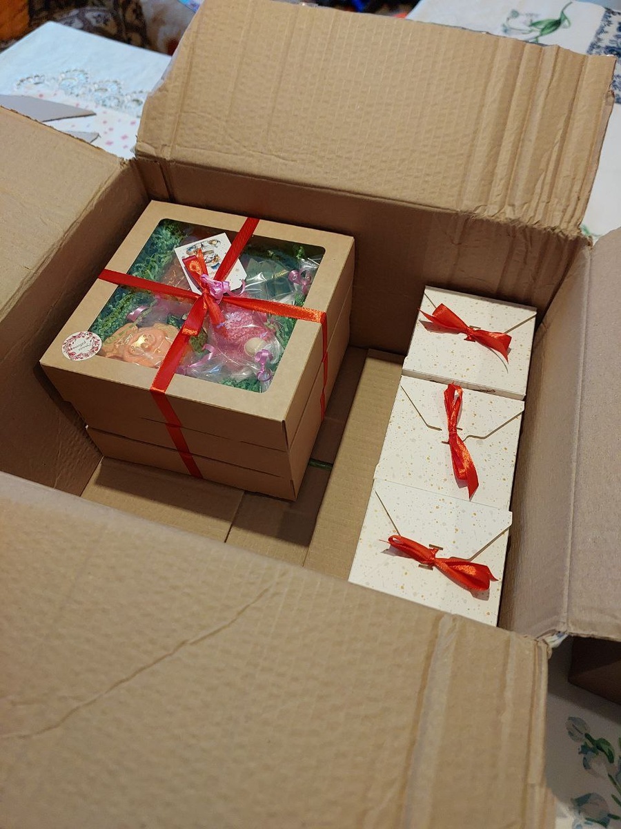 Три набора мыла и три кружечки в шубках