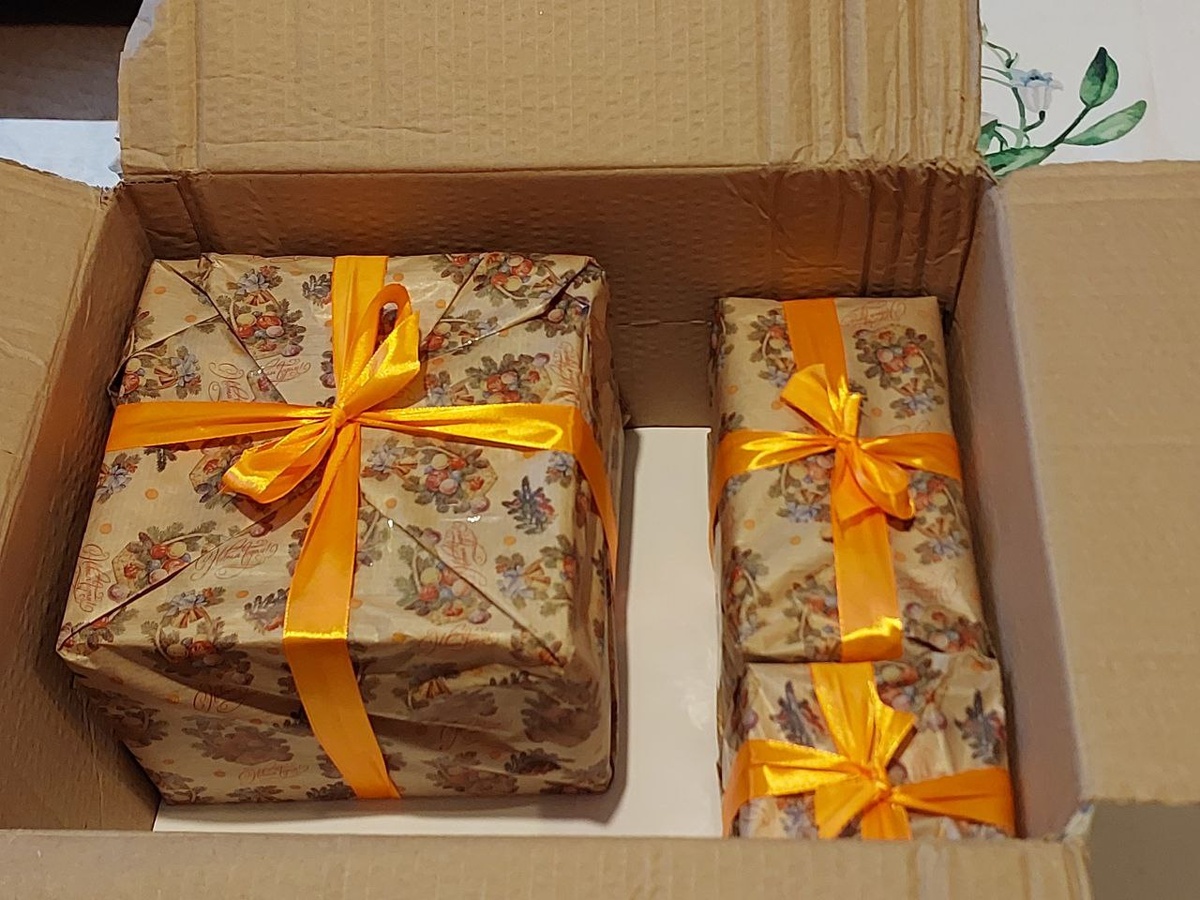 Запаковала, чтобы не повредились в пути