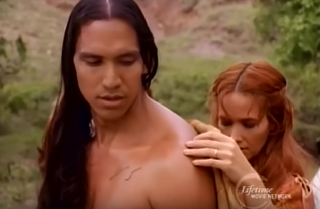 Девочки, признайтесь честно, в наше время, когда мужчины все меньше проявляют инициативы в отношениях, и уж никак не стараются ухаживать за женщиной, наверняка многие из нас мечтают о таком Токале))). Обратите внимание на шрамы - такое остаётся после солнечного танца. Фото из открытого источника в Интернете