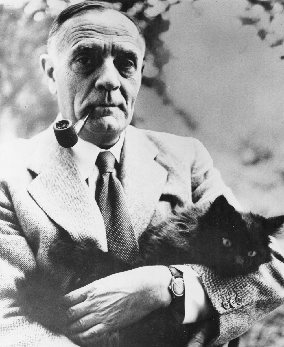 Эдвин Пауэлл Хаббл (20 ноября 1889, Маршфилд, штат Миссури — 28 сентября 1953, Сан-Марино, штат Калифорния) — американский астрофизик и космолог, внёсший решающий вклад в понимание структуры космоса.