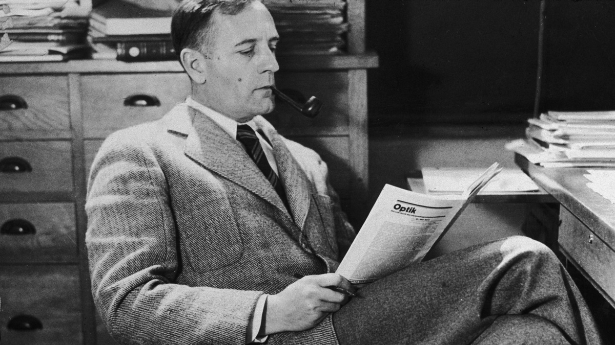 Основные труды посвящены изучению галактик:

В 1922 году Хаббл предложил классификацию наблюдаемых туманностей на внегалактические (галактики) и галактические (газово-пылевые). 
В 1924–1926 годах обнаружил на фотографиях некоторых ближайших галактик звёзды и тем самым доказал, что галактики представляют собой звёздные системы, подобные нашей Галактике. 
В 1929 году установил зависимость между красным смещением галактик (связанным со скоростью их удаления от нас) и расстоянием до них (закон Хаббла). 