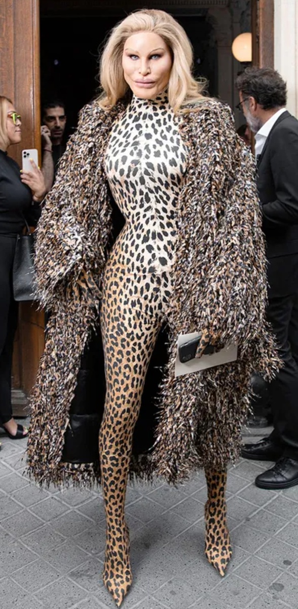 Джоселин здесь 80 лет.