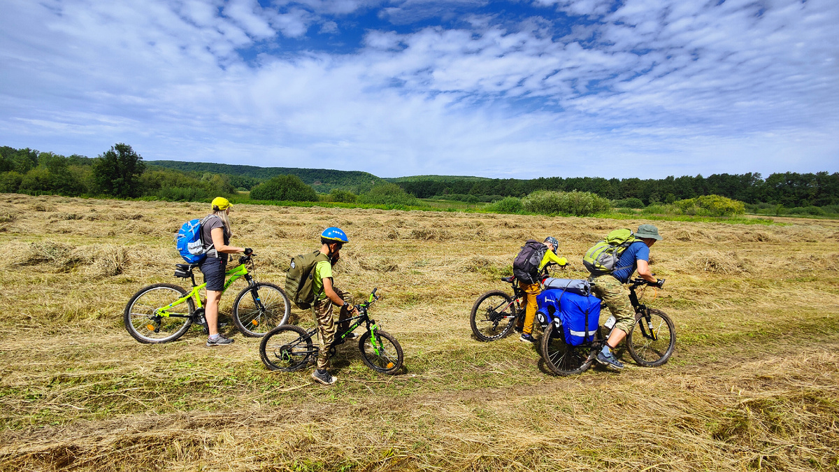 Одна из немногих семейных покатушек по окрестостям.