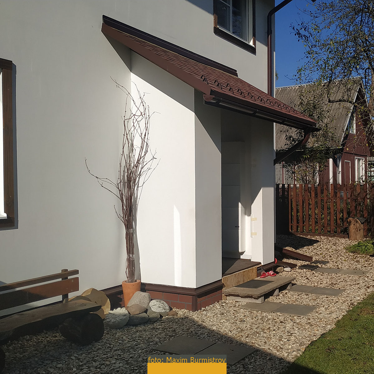 Порог требовал приложения сил.