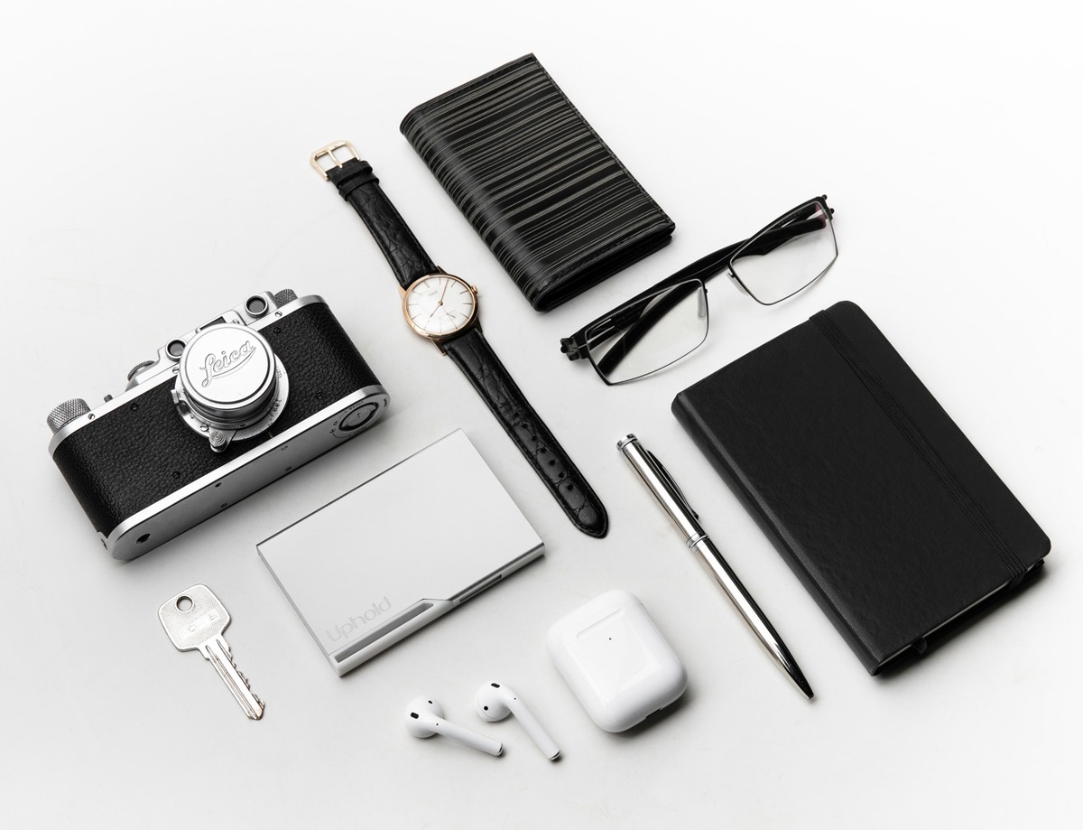  Футляр размером 100 x 66 x 10 мм