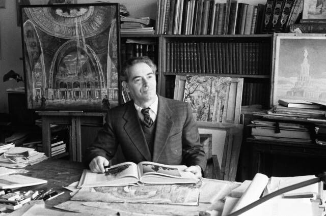 РИА Новости. Борис Иофан в своем рабочем кабинете