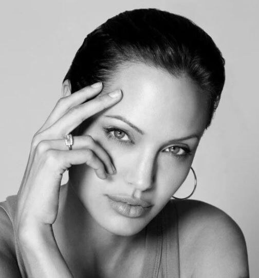 Анджелина Джоли