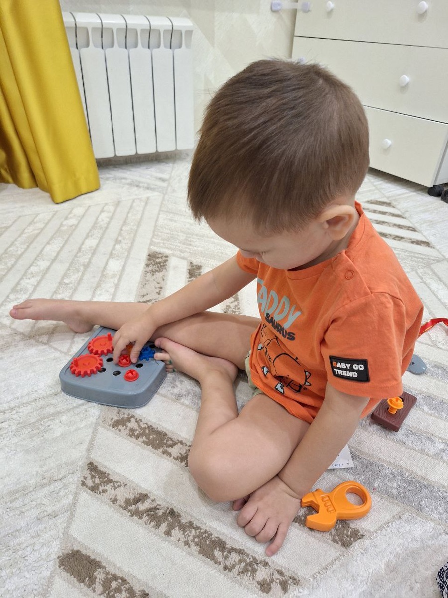 Болты иногда любит покрутить)