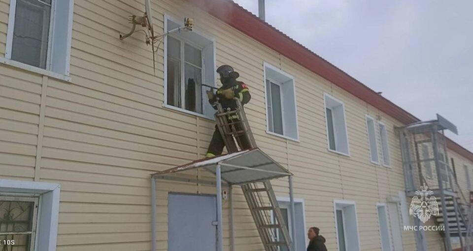    Пожар в селе Быстрый Исток. Источник: МЧС России по Алтайскому краю