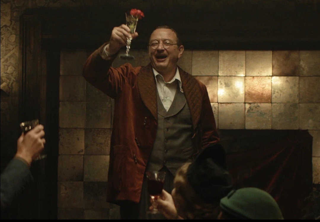 Степан Богданович в загуле.,, Подобное лечат подобным"- сказал Воланд , предлагая с утра сосиски в томатном соусе. В том числе.