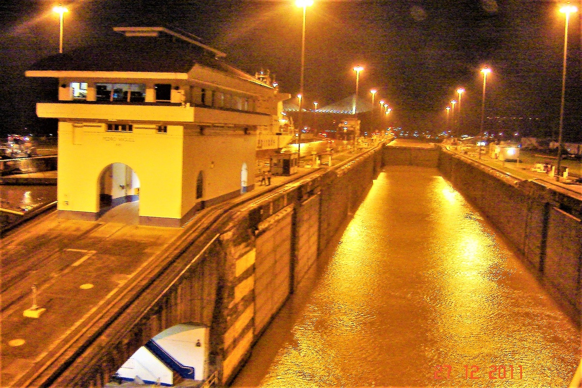 2. В Панамском канале