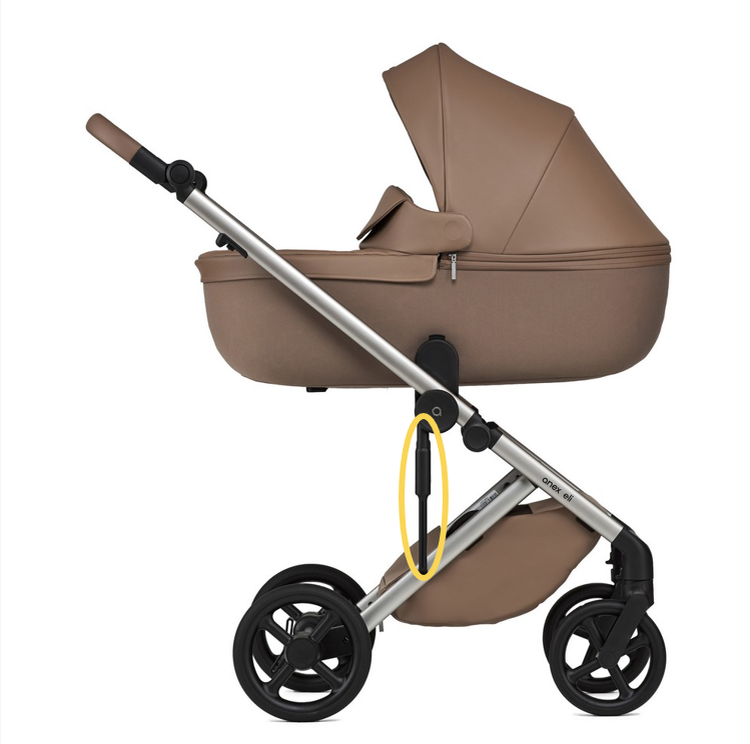 Коляска Anex Eli имеет основную пневмо-амортизацию. а также пружинную на самих колесах.