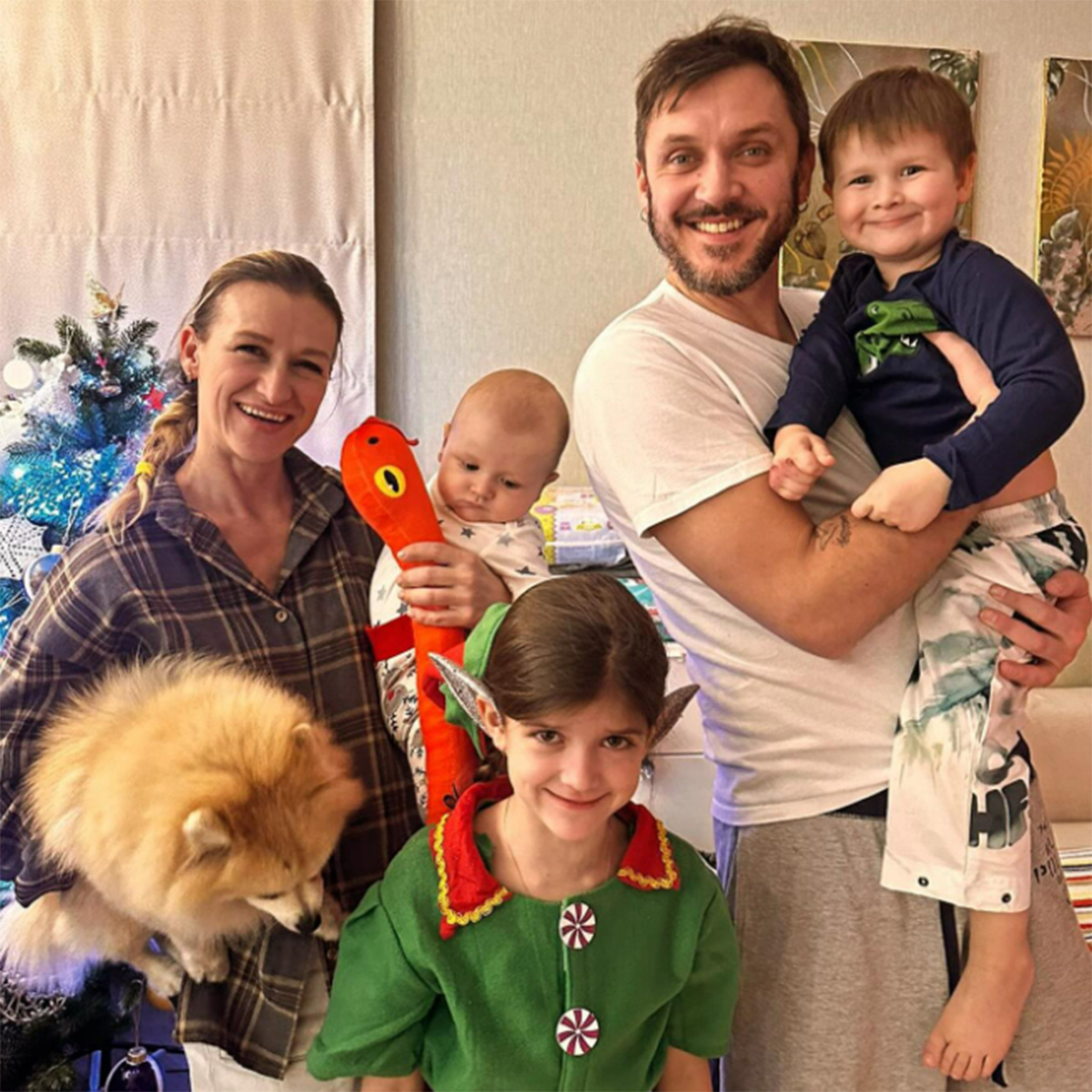 Максим Траньков и Татьяна Волосожар с детьми. Фото: соцсети Максима Транькова