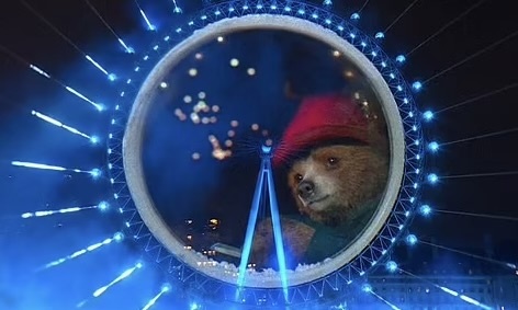 Мишка Паддингтон появился в колесе обозрения «Лондонский глаз» в Лондоне во время салюта на Новый год 2025. Фотография из открытого источника. 