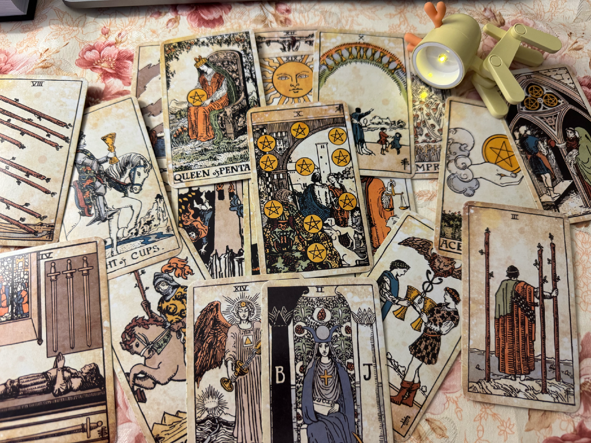 один вариант, актуально в любой день и месяц, когда вам попал этот расклад 