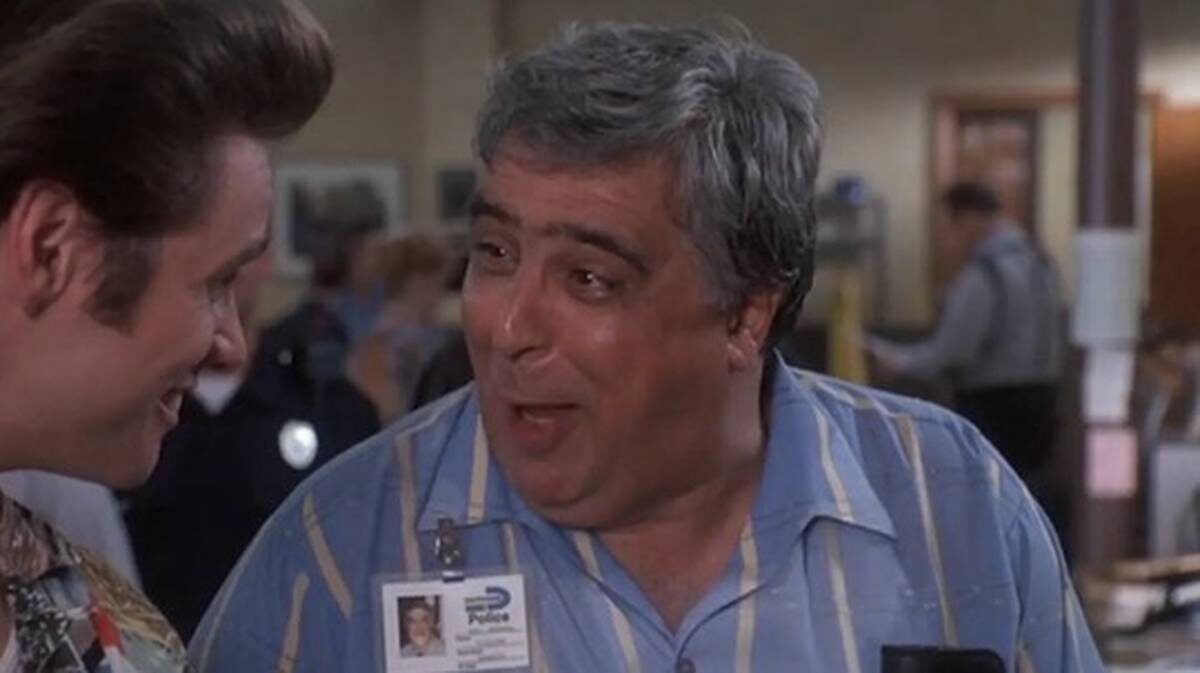    Кадр из фильма Эйс Вентура: Розыск домашних животных (1994)