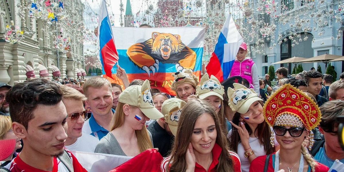 Мы русские с нами сибирская тайга вся мать природа,матушка земля с нами Бог!.