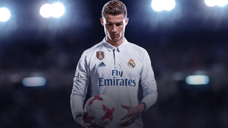 Криштиану Роналду выглядит просто потрясающе. Мяч вписывается в это фото.