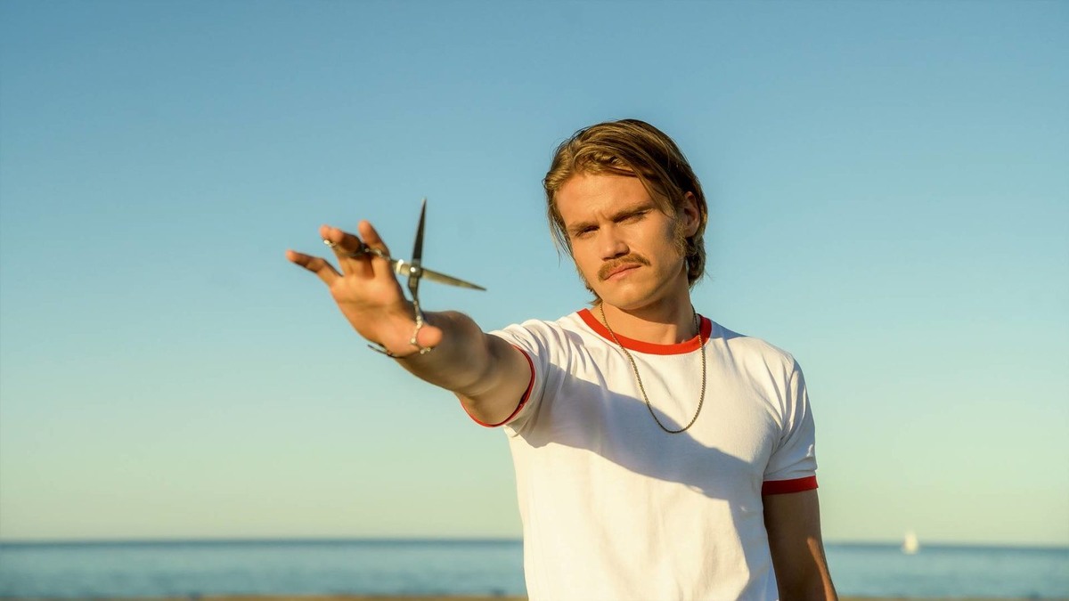 Франция. Триллер, драма, криминал, детектив. Чёрные бабочки (мини–сериал 2022) Les Papillons Noirs. Режиссер: Оливье Аббу. В ролях: Николя Дювошель, Нильс Ареструп, Ализе Костес, Алис Белаиди, Бриджитт Катийон, Мари Денарно и др.