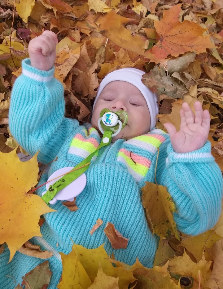 Матвей ни разу не плакал. Скорее всего понравился шелест листьев