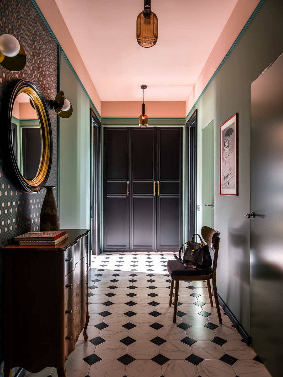 Акцентом в интерьере может быть даже потолок (фото: st.hzcdn.com)