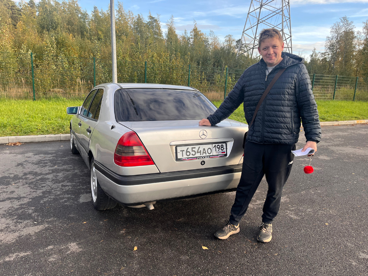 Только купил, вон какой довольный, через день радости станет меньше…