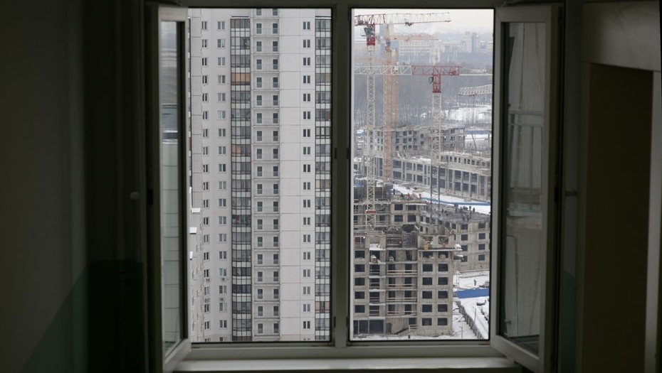    Вид из окна многоквартирного дома в Петербурге, архивное фото для иллюстрации. Автор фото: Антон Ваганов / "Деловой Петербург"