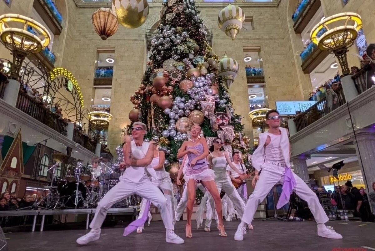    Выступление Клавы Коки.