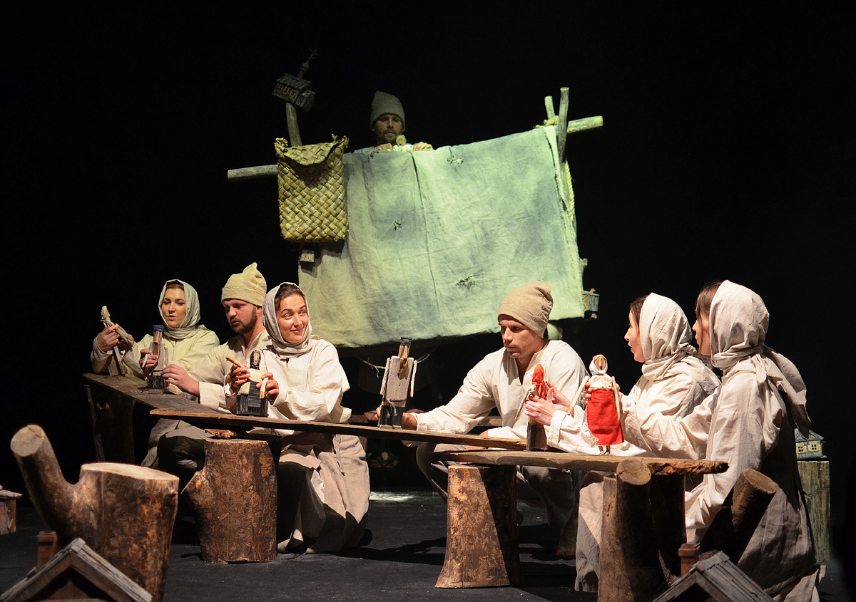 Спектакль «Одна абсолютно счастливая деревня» в театре Фоменко