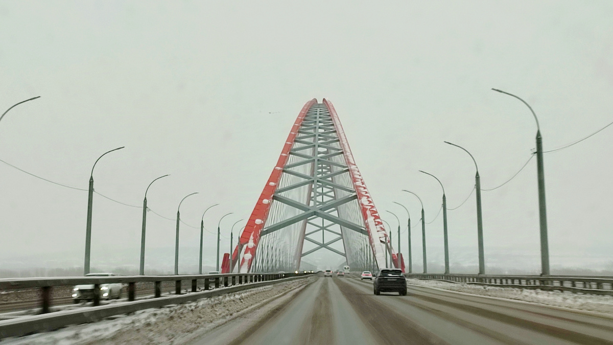 Подъезжаем к арке... А я сегодня пассажир-фотограф!