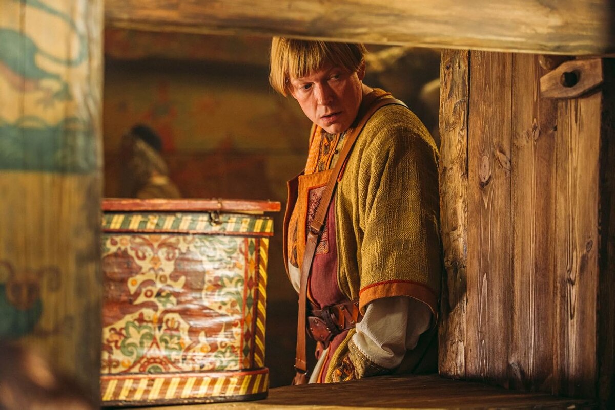 Кадр: Yellow, Black & White