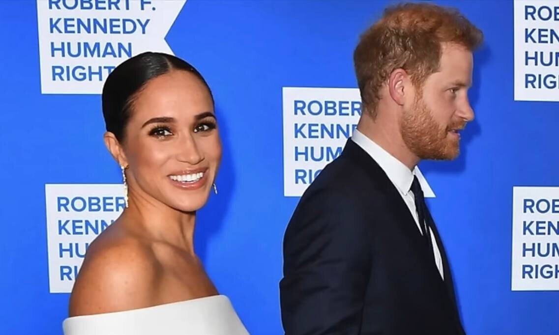 Скриншот из видео YouTube-канала blushsupreme