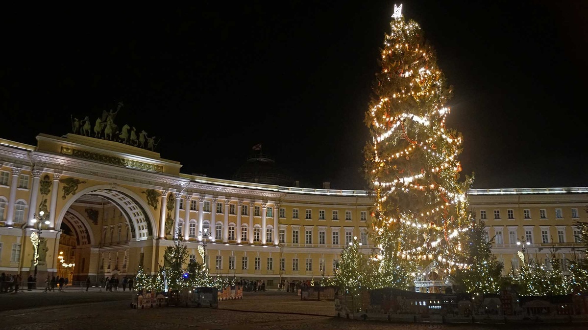 Бой курантов в этот раз я решила слушать прямо на городской площади