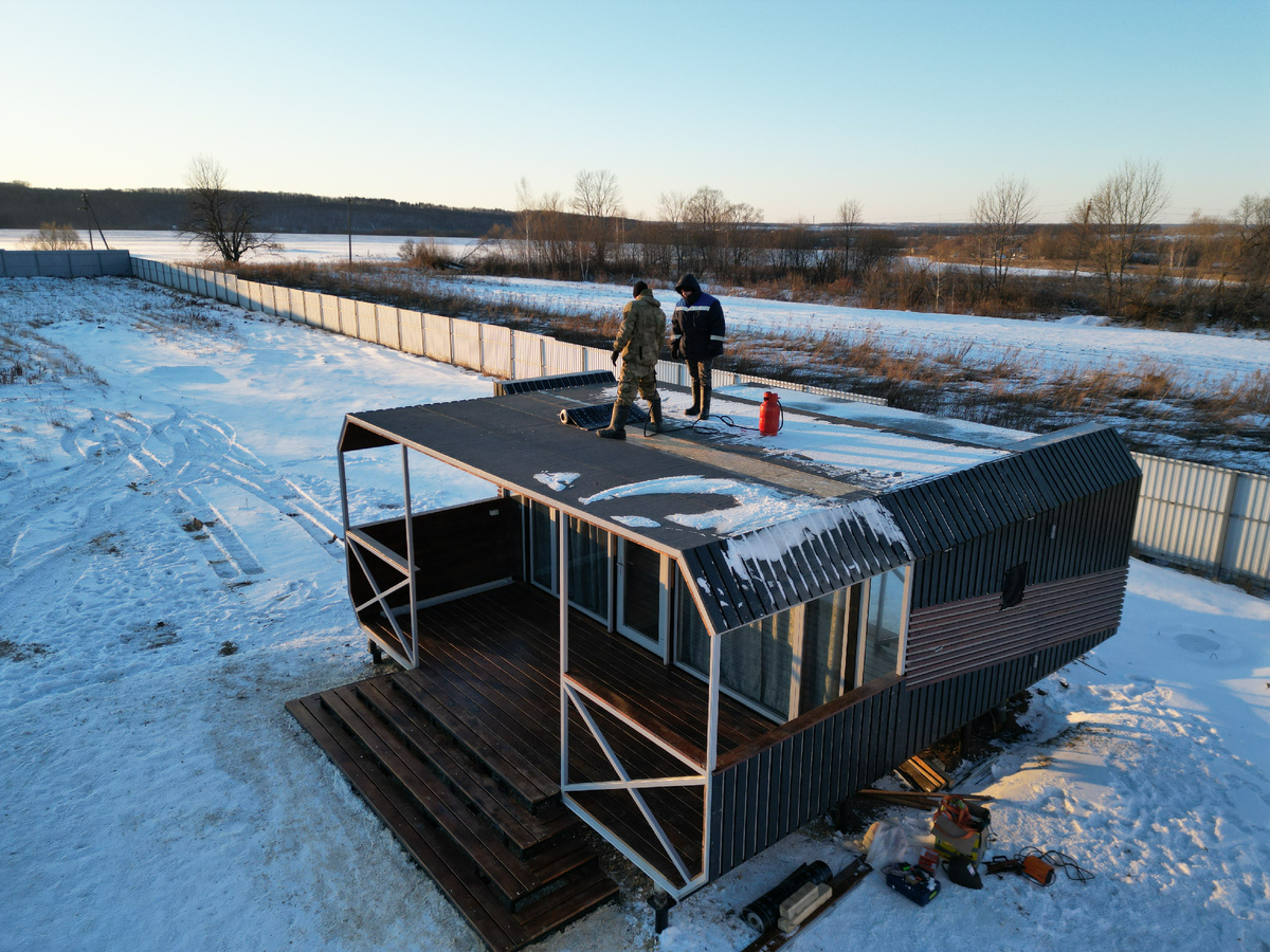 Монтаж и кровельные работы готового модуля на участке от компании S3 House