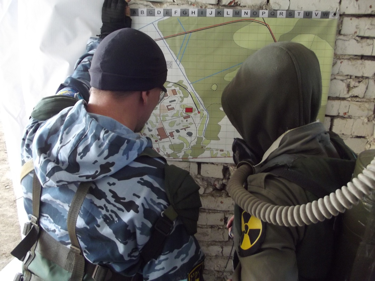 Что у нас тут? Зеленый квадратик, белый квадратик, палочка, прямоугольник... Фигня какая-то, как с этими картами в подкидного играть? 