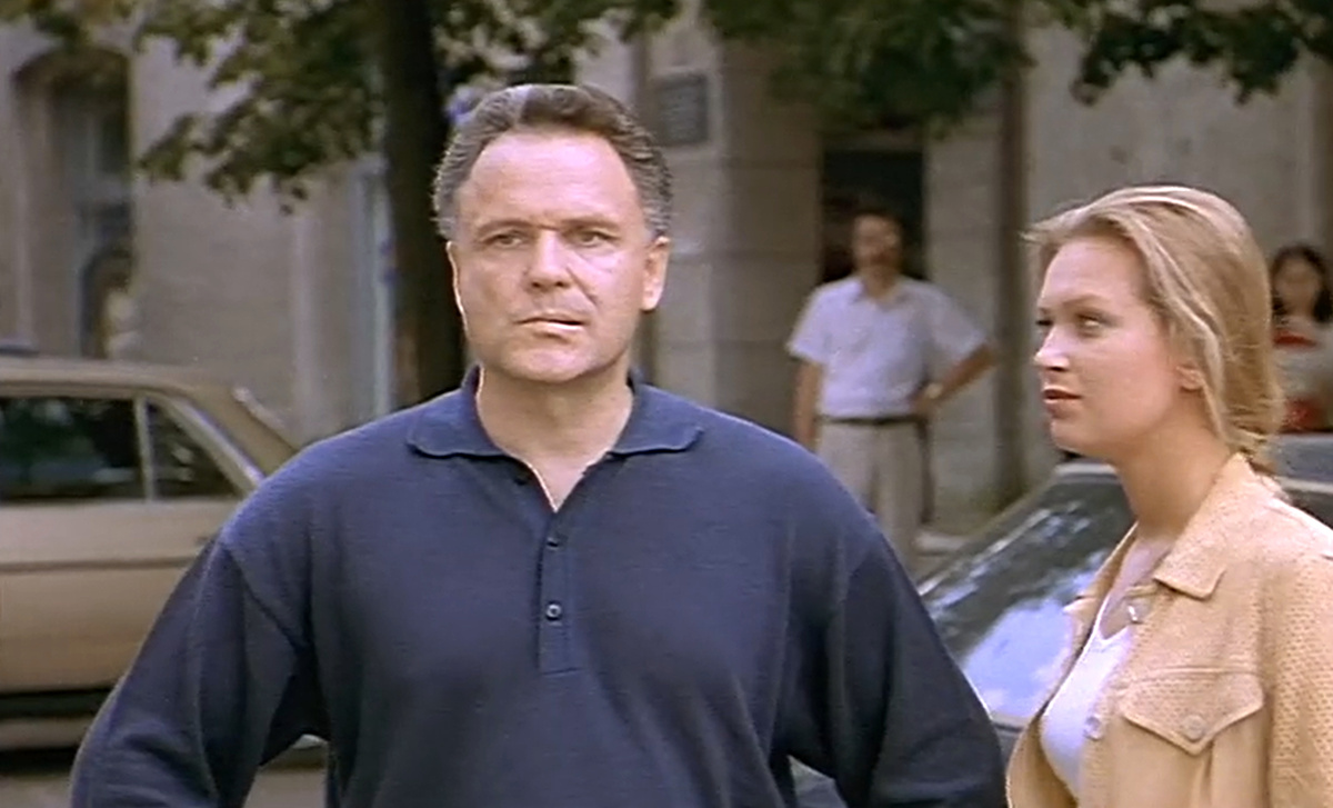 Кадр из кинофильма "Подари мне лунный свет", 2001 г., режиссер Дмитрий Астрахан, сценарист Олег Данилов, композитор Дмитрий Атовмян (скриншот) 